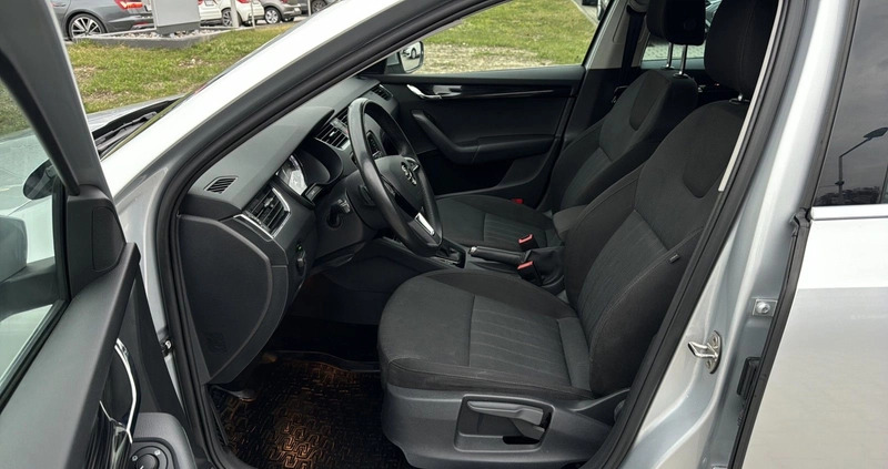 Skoda Octavia cena 72900 przebieg: 117269, rok produkcji 2019 z Łomianki małe 352